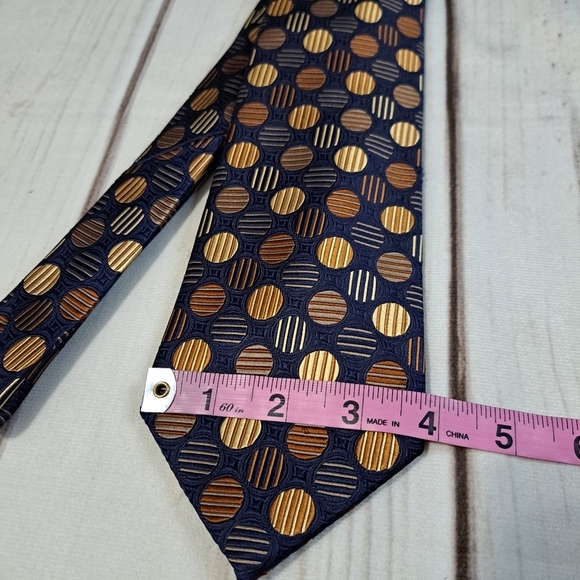RBM Collection Circle Design Silk Tie - Picture 3 of 7